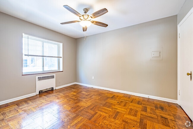 2BR, 1BA - 850SF - Second Bedroom - Edenview