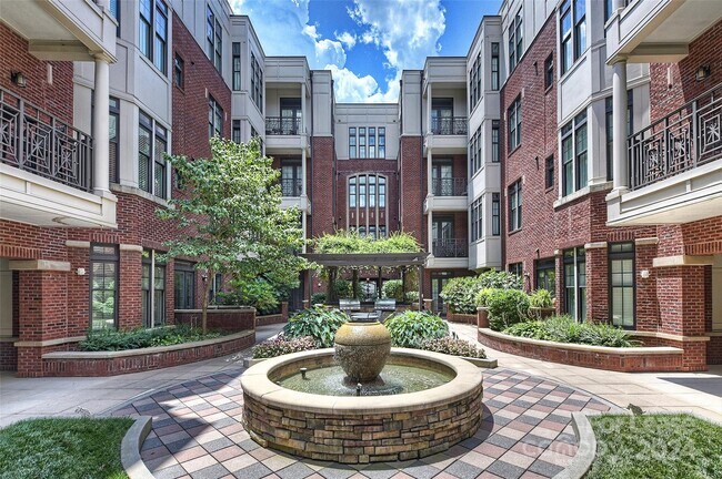 Foto del edificio - 2810 Selwyn Ave