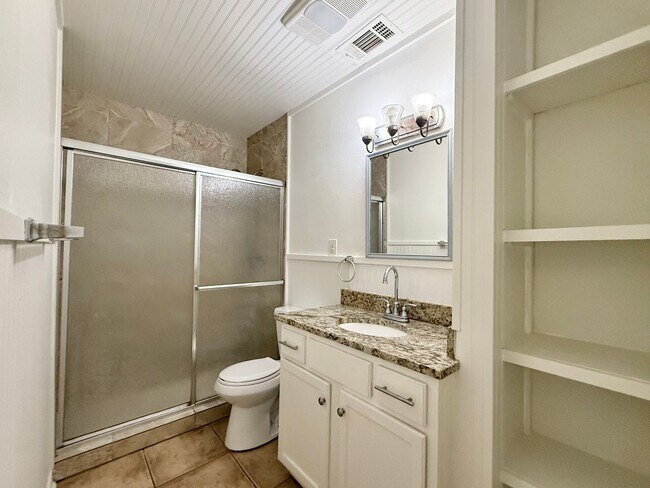 Foto del edificio - Charming 2 Bedroom 1 Bathroom Home for Rent!