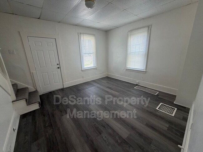 Foto del edificio - 40-42 Seminole Avenue