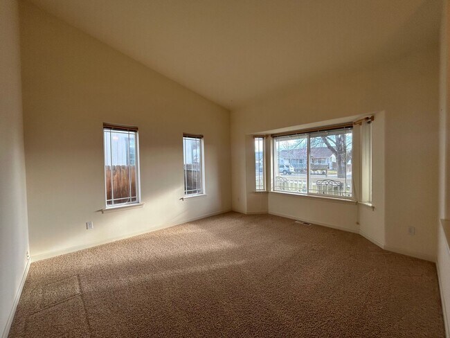 Building Photo - Charming Home Near John Wayne Trail