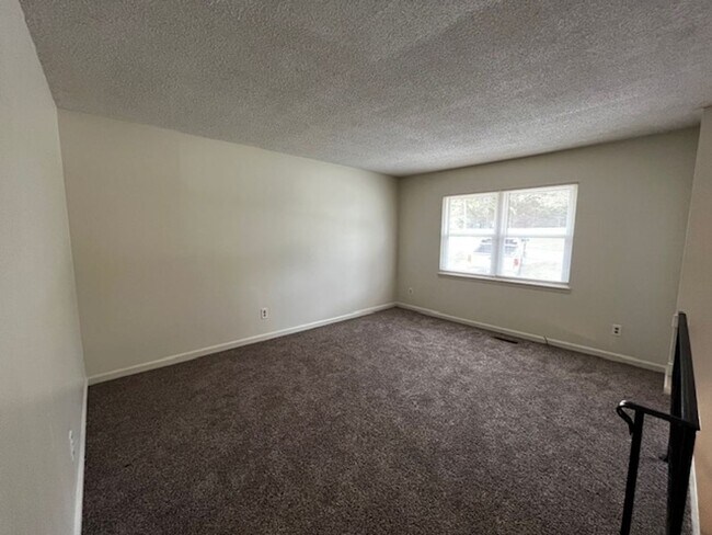 Foto del edificio - 4 Bedroom 2.5 Bath House with Garage and B...