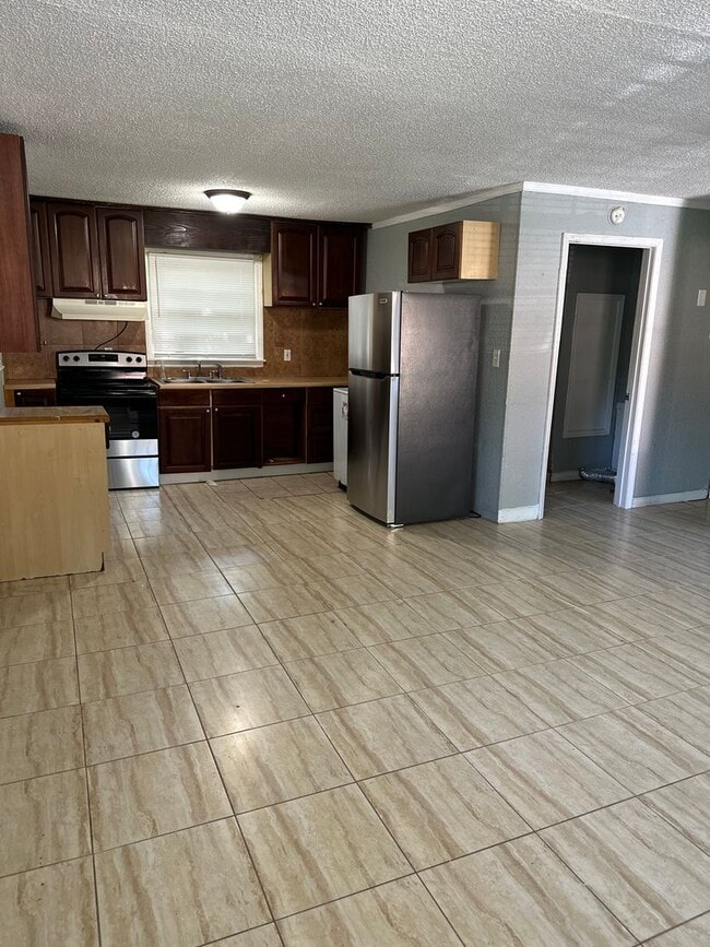Building Photo - 117/119 Pindal Circle - Duplex