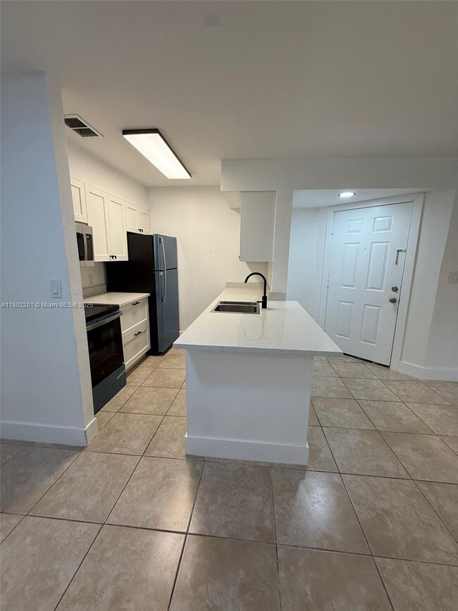 Building Photo - 2846 S University Dr