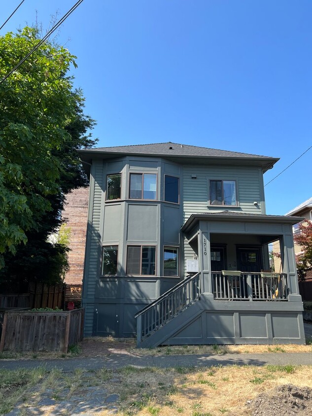 Primary Photo - 1710 E Columbia St