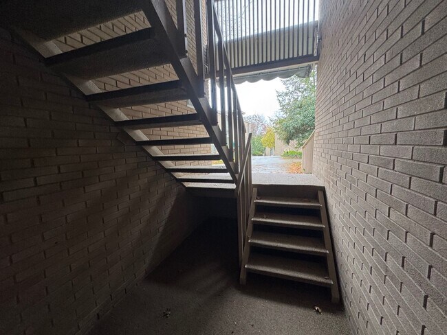 Foto del edificio - Charming 2-Bedroom Property (Water, Trash and Recycling and Sewer taken care by HOA)