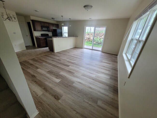 Foto del edificio - 3301 Echo Dells Ave