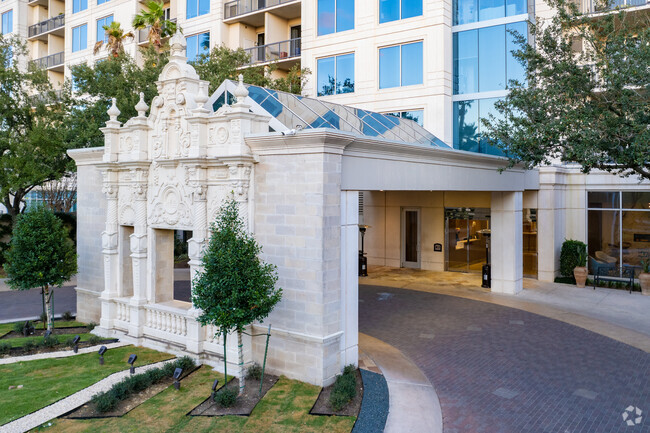 ENTRANCE - The Royalton at River Oaks