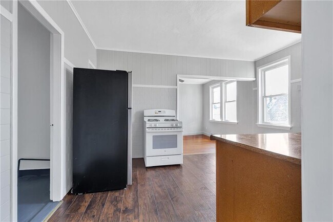 Foto del edificio - 111 Pocasset Ave