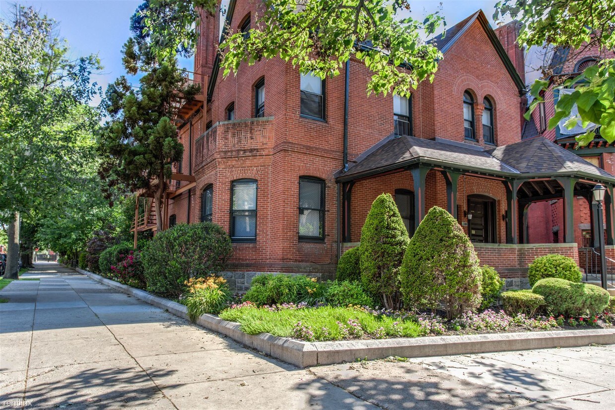 Building Photo - 4200 Spruce St