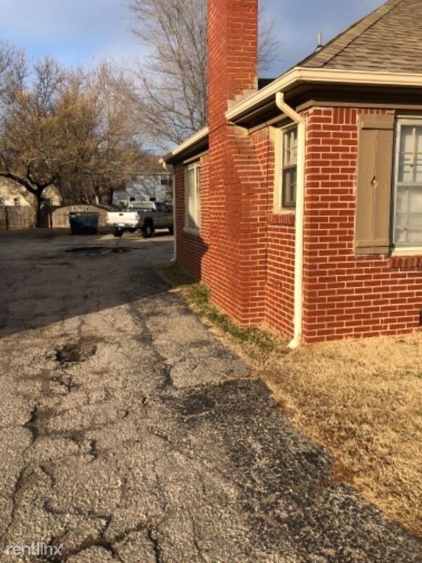 Building Photo - 1 br, 1 bath Apartment - 2432 E Harry