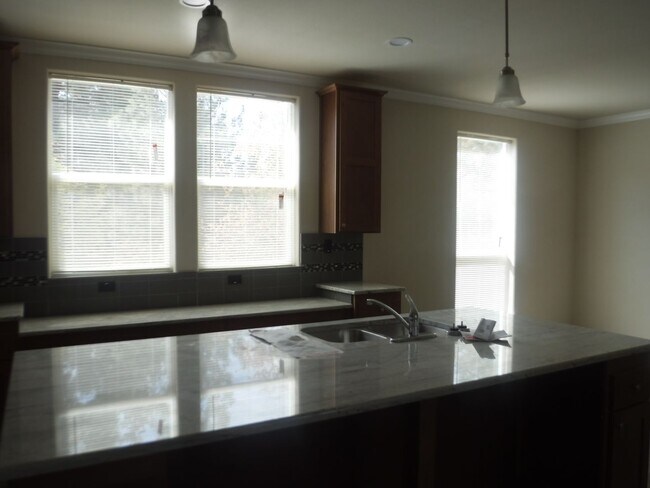 Building Photo - 60889 Granite Dr