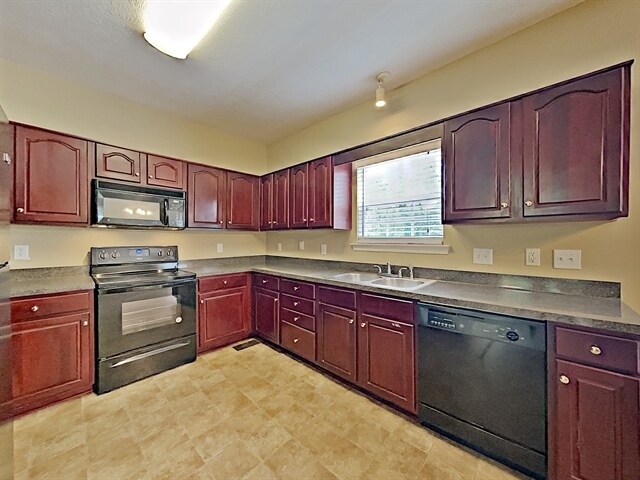 Foto del edificio - 661 Sugar Mill Drive