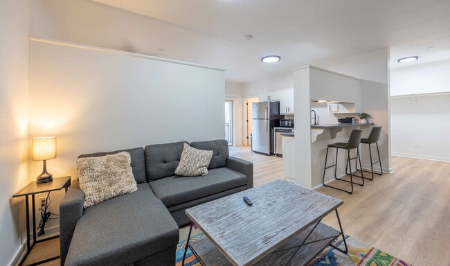 Building Photo - 512 SW B St Building Photo - 512 SW B St