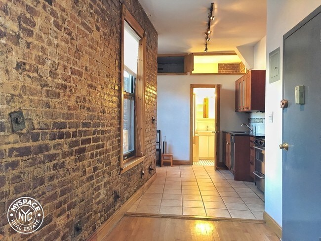 Building Photo - 67 E 2nd St