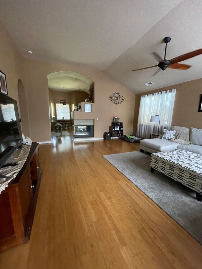 Foto del edificio - Here it is!!! Incredible 3-Bed | 2-Bath Ho...