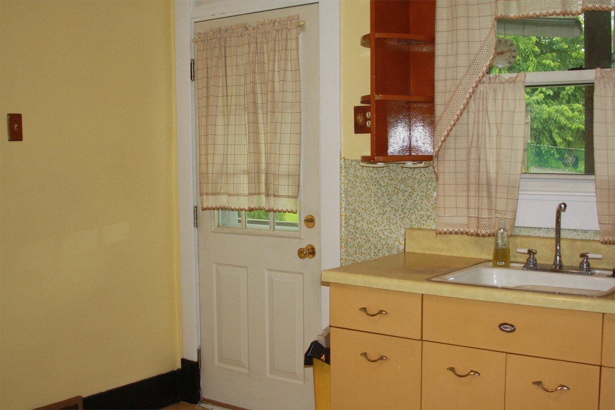 1606 Victoria Ave, New Kensington, PA 15068 House for Rent in New