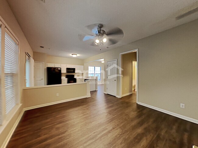 Foto del edificio - 1626 Woodsford Road NW