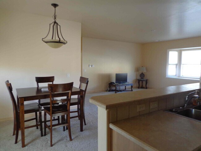 Building Photo - 1417 Rainier Ln