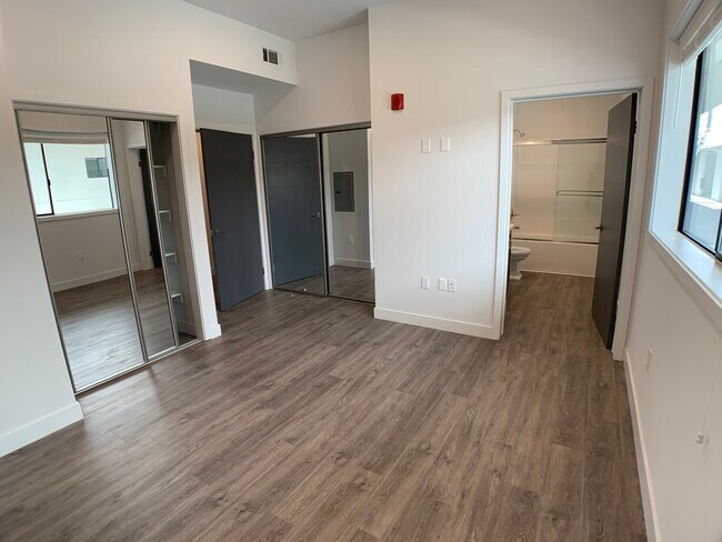 Foto del edificio - 14639-14645 Vanowen St