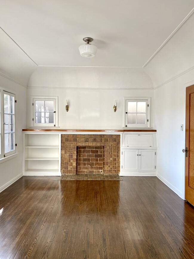 Living Room with original Batchhelder tiles. - 3365 Tyburn St