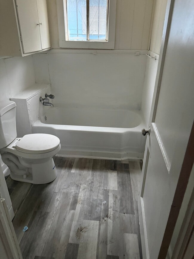 Foto del edificio - 3026 Bishop Ave