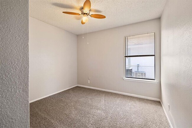 Building Photo - 1108 Peach Tree Cove