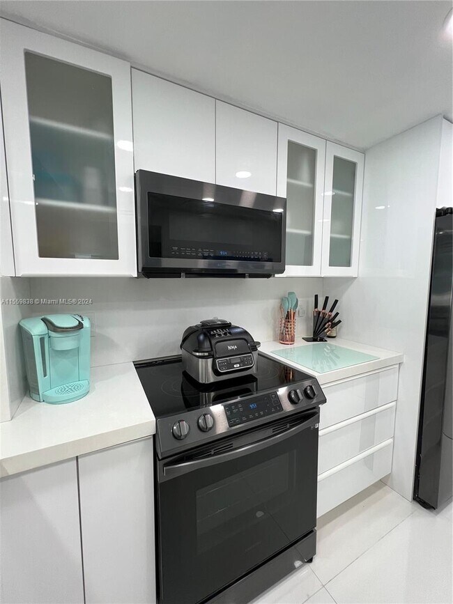 Foto del edificio - 6855 Abbott Ave