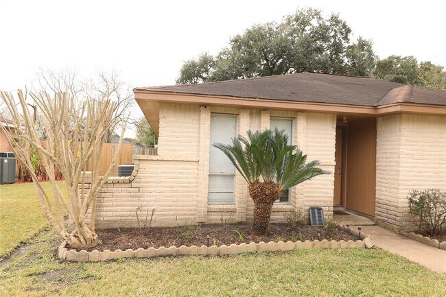 Building Photo - 11407 Vinedale Dr