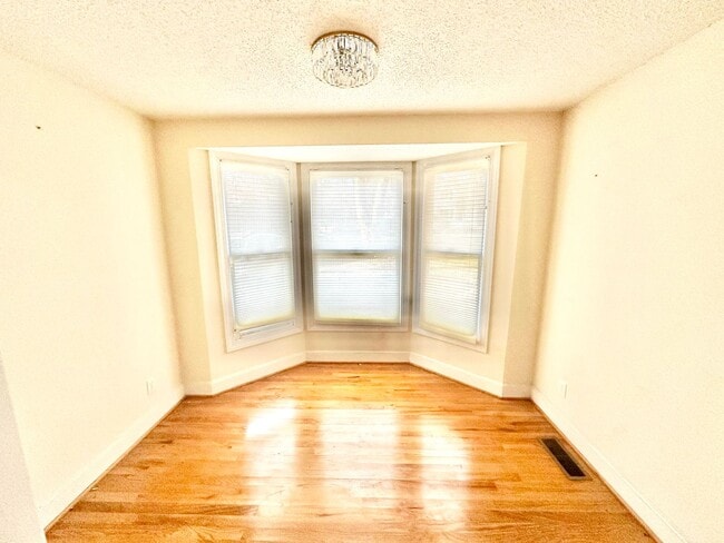 Foto del edificio - 952 Hawthorne Ln