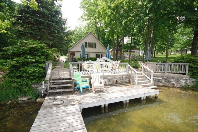 Foto del edificio - 2310 N Lake Dr