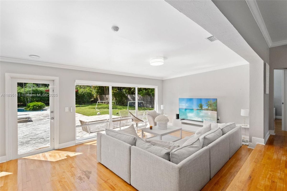 Foto del edificio - 10626 NE 10th Ct