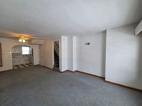 Building Photo - 702 Bertch Ave