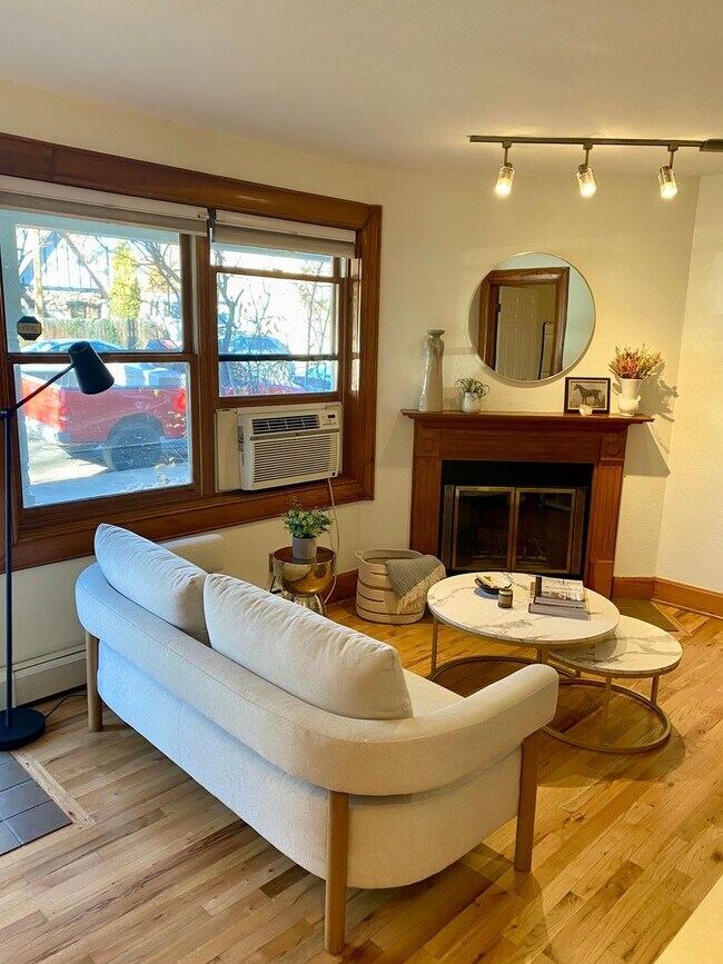 Foto del edificio - Sunny, Cozy 1 Bedroom Condo - Available for Move-in Now!