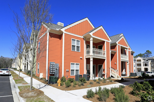 Foto del edificio - The Apartments at Shade Tree