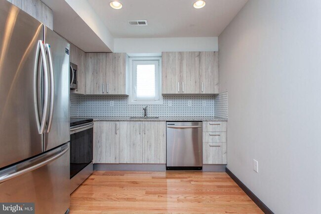 Foto del edificio - 2553 Montrose St