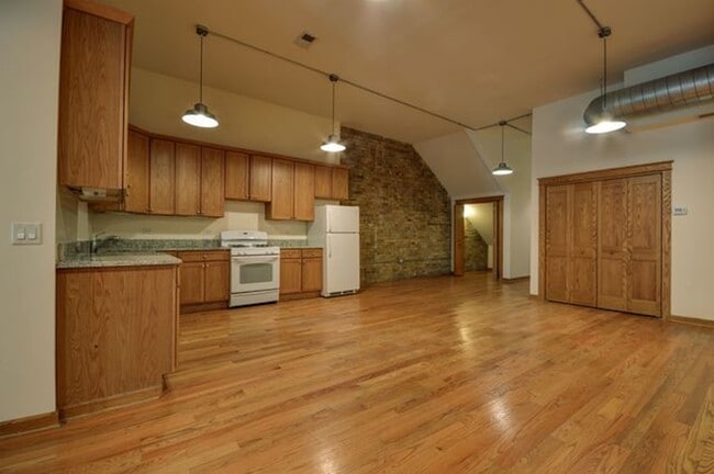 Building Photo - 123 N Jefferson St