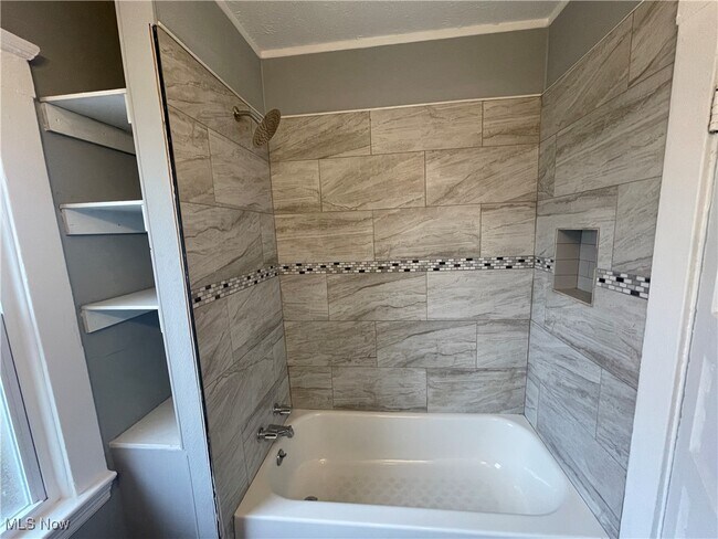 Foto del edificio - 3136 W 50th St