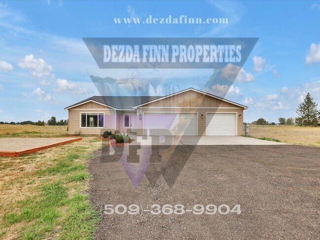 Building Photo - Country Living, Minutes to FAFB! 4 Bed, 2 ...