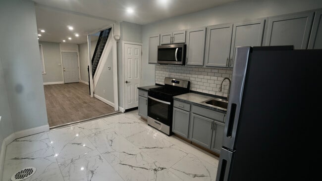 Kitchen View 3 - 410 N Wanamaker St