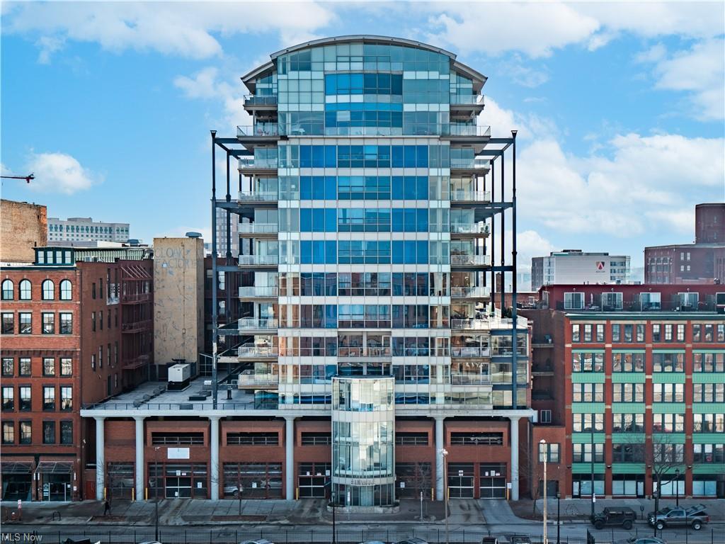 Fotografía del edificio - 701 W Lakeside Ave