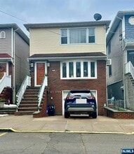 Building Photo - 17 Hamilton St