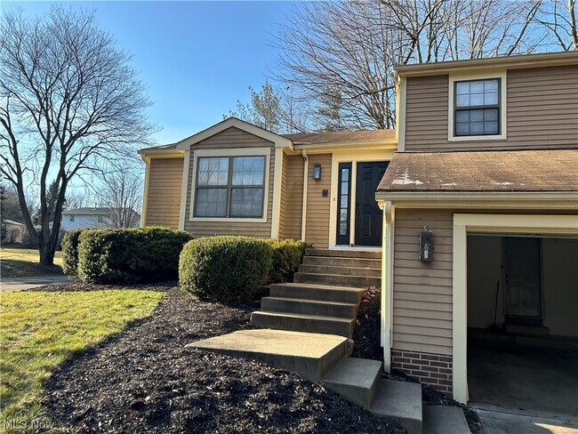 Building Photo - 1501 Oak Bluff Cir NE