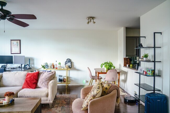 Foto del edificio - 1560 N Sandburg Terrace
