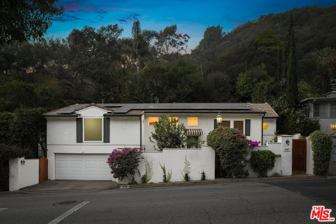 Primary Photo - 2319 Outpost Dr