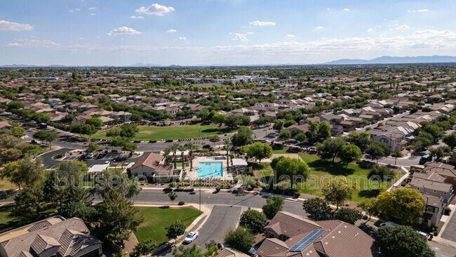 Foto del edificio - 1712 S Martingale Rd