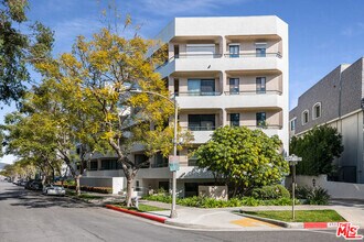 Building Photo - 450 N Maple Dr
