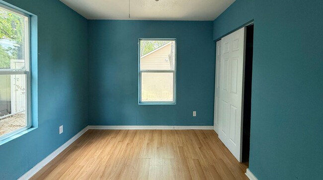 Building Photo - 520 W Mayfield Blvd