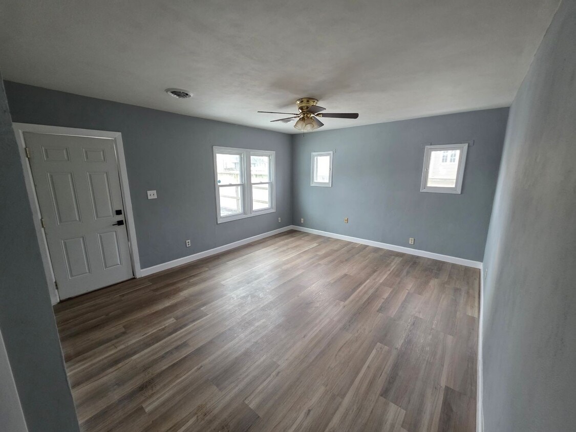 2 bed, 1 bath in quiet East Alton neighborhood! - 2 bed, 1 bath in quiet East Alton neighborhood!