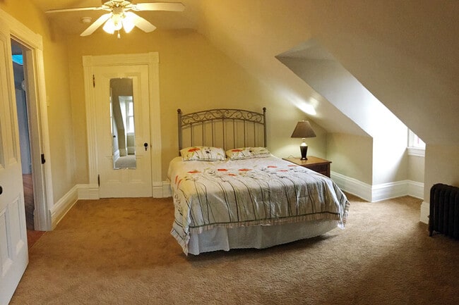 Master Bedroom - 827 N. Highland Ave. Apartments